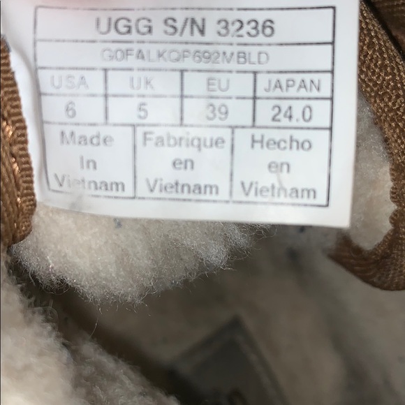 BOY UGG NEUMEL SIZE 6y WOMENS 7.5 - Picture 2 of 8